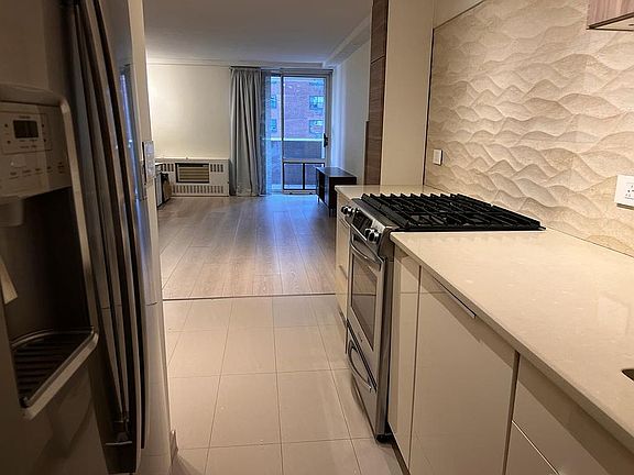 5th image of 100 W 94th St APT 9F