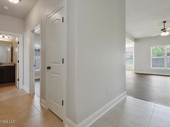 3rd image of 13355 Hilliard St #D