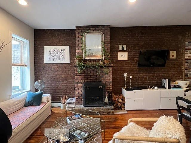 1st image of 12 Whitwell Pl #3