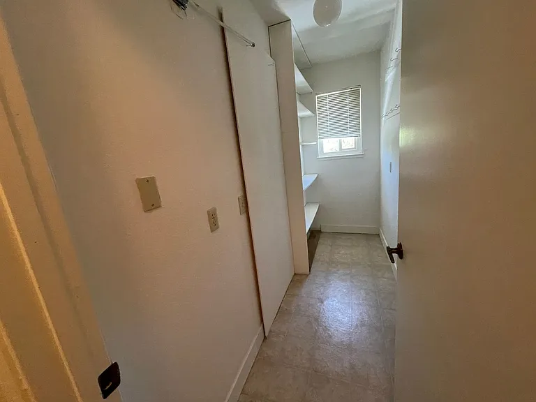 2524 I Street — Photo 10