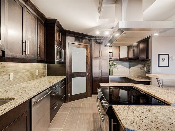 4th image of 901B Eau Claire Ave SW #500