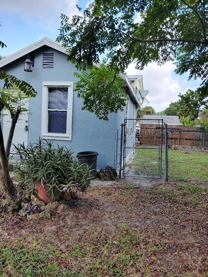 Studio, 1.0 bath, 336 sqft, $1,200 — Photo 1