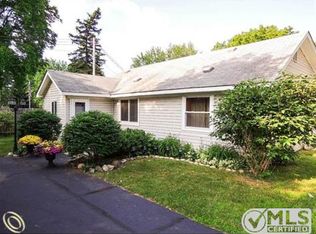 2691 Marlington Rd, Waterford, MI 48329