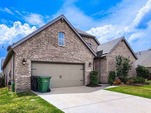 2nd image of 800 Agave Dr