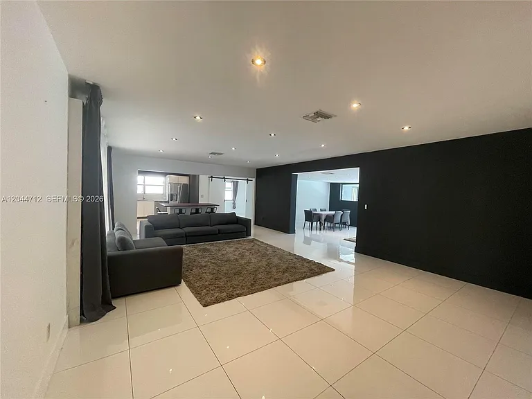 2115 Alamanda Dr — Photo 7