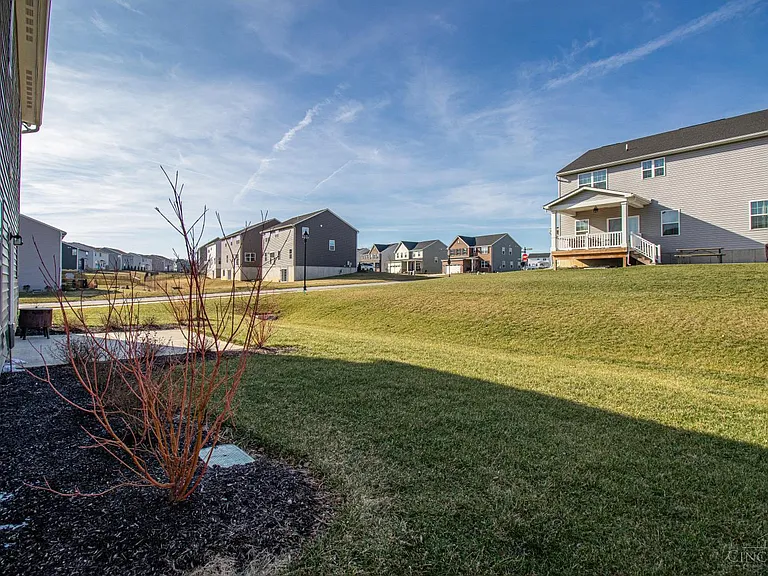 5817 Montrose Ct — Photo 38