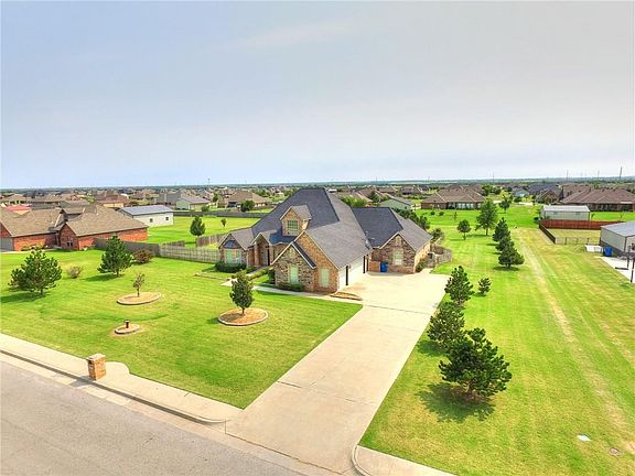 3rd image of 2578 Amanda Ct NE