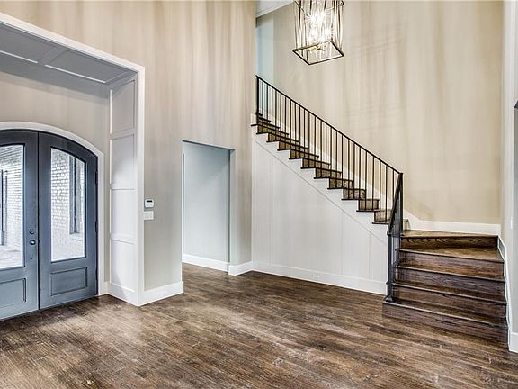 5th image of 3823 Broadmoor Way