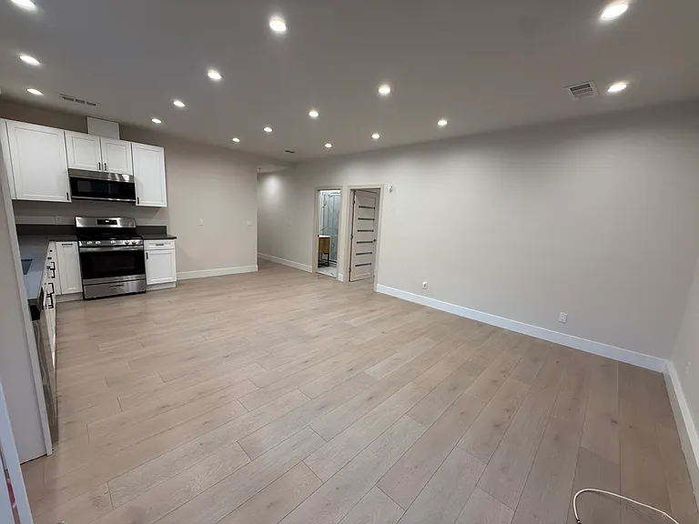 17642 Tribune St — Photo 1