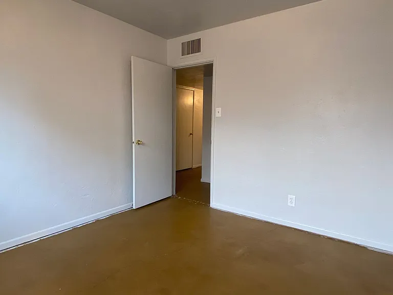 1014 W 17th Pl — Photo 13