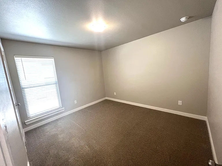 13705 Avenue Q — Photo 8