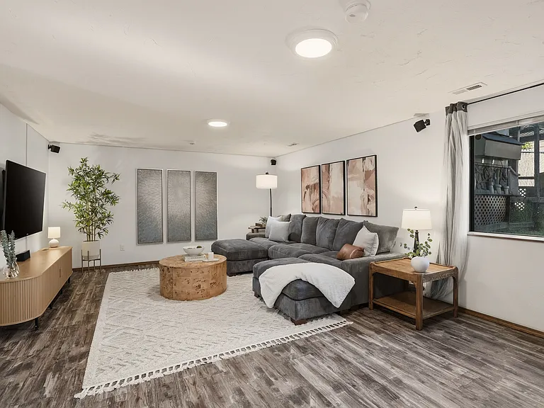 W Cora Ct — Photo 32