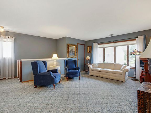 2nd image of 20 Laurel Ave APT 76
