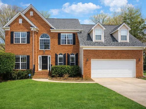 10301 Rougemont Ln, Charlotte, NC 28277