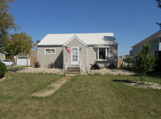 208 Score St, Ray, ND 58849