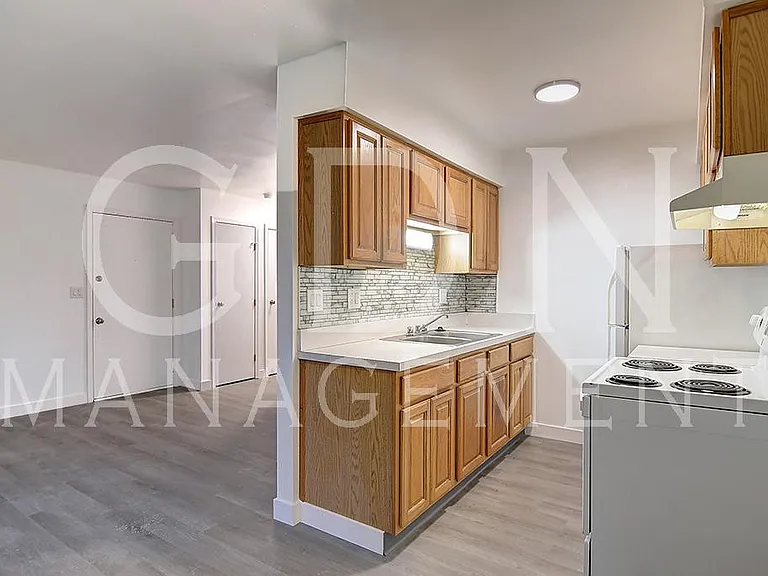 1077 Frederick Drive — Photo 12