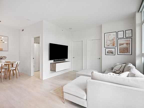 5th image of 691 North Rd #208