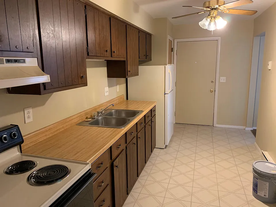4703 Lewis Ave #14