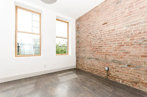 Rented by EXR | media 9