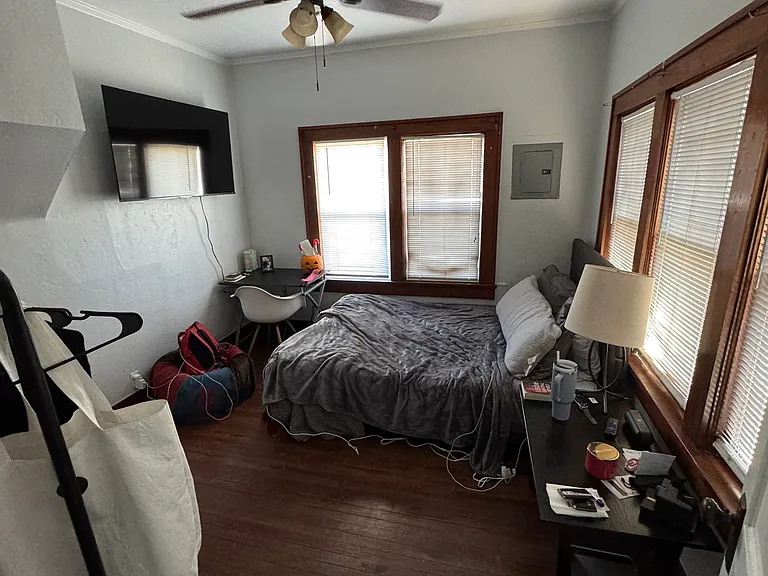 225 W Apache St — Photo 11