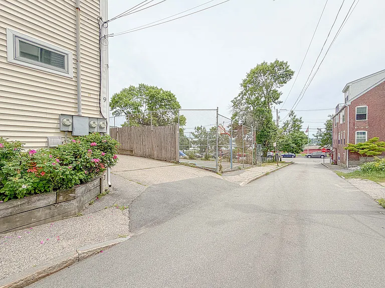 9 Tate St #1 — Photo 37