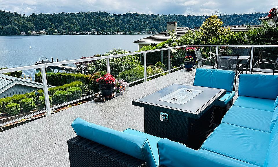 2nd image of 3258 W Lake Sammamish Pkwy NE