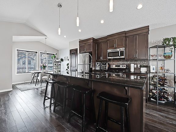 5th image of 2115 New Brighton Park SE