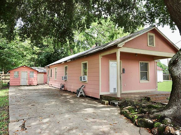 3rd image of 213 Community St