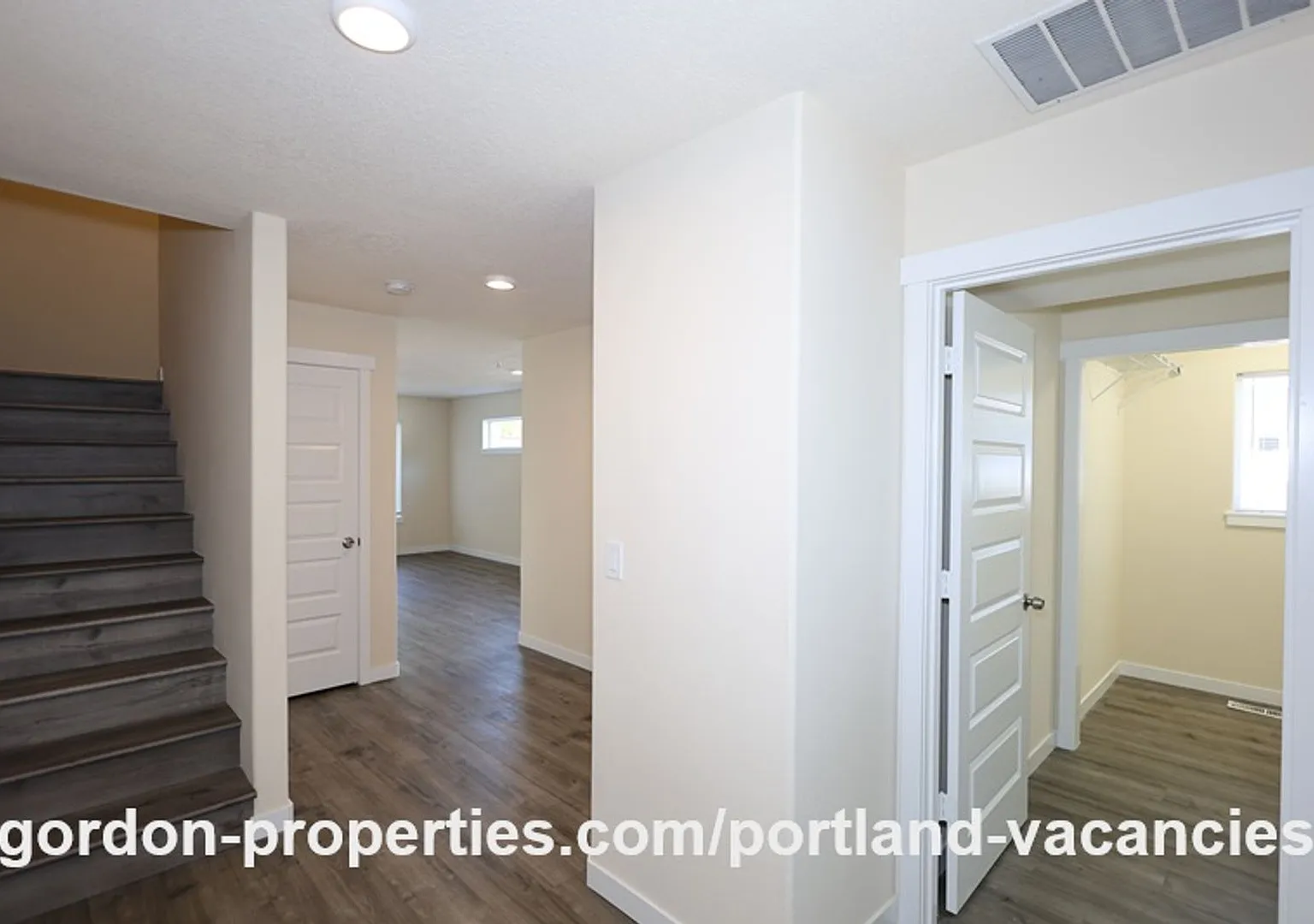 SE 121st Ave- 3 bedroom townhome with gas fireplace — Photo 4