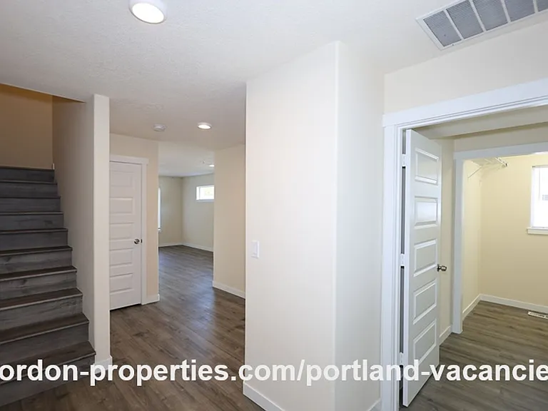 5407 SE 121st Ave — Photo 4