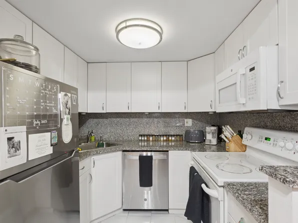 45 Tudor City Place image 3 of 7