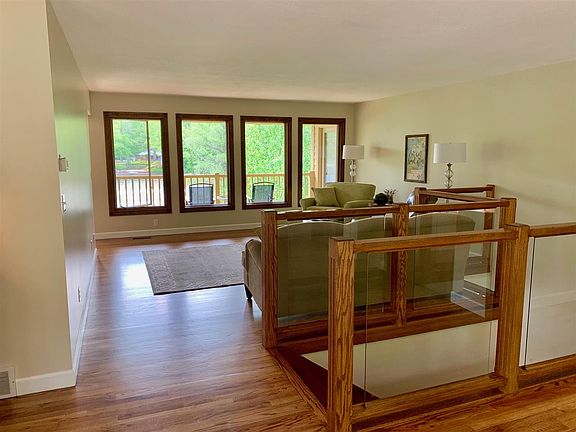 5th image of 872 W Lake Forest Ln