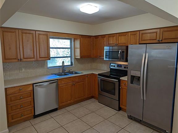 2nd image of 1452 Hill Dr