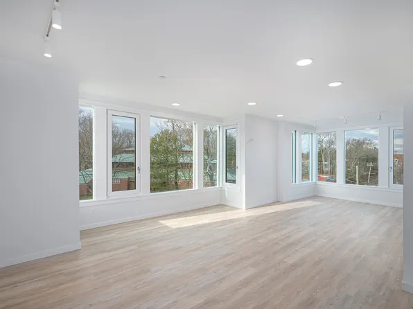 205 Beacon St #301, Somerville, MA 02143