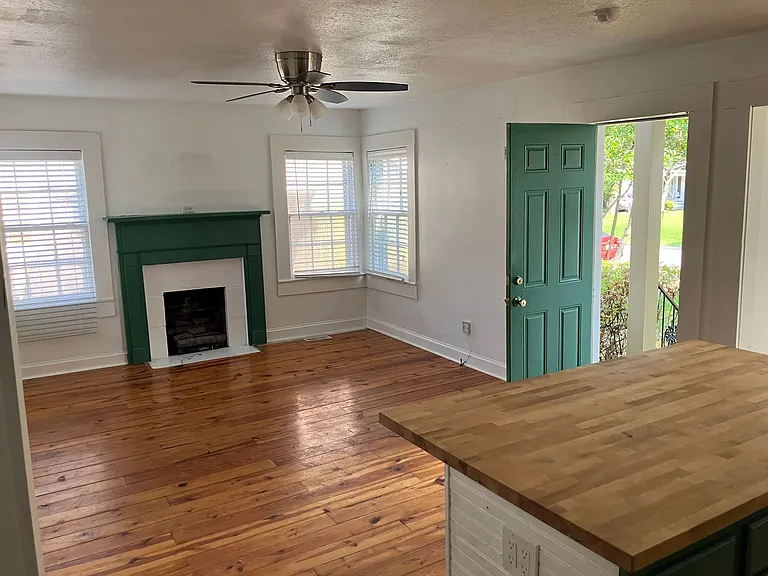 1209 Lee St — Photo 2