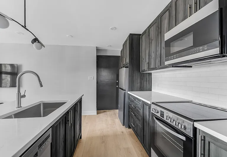 658 Somerset St W #101 — Photo 4
