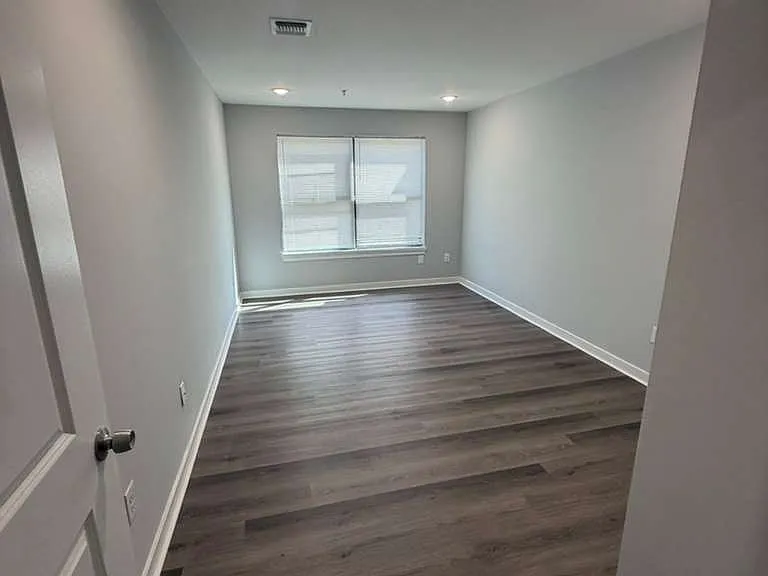 77 Park Ave #214 — Photo 2