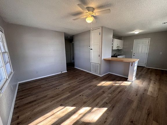 3rd image of 1104 SE 39th St