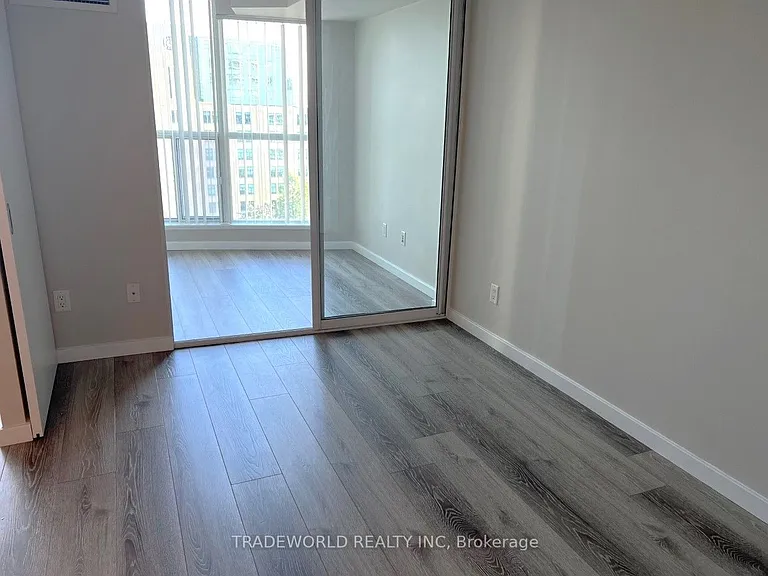 8 York St #1009 — Photo 13