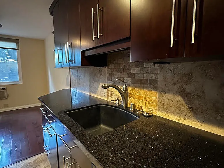 11951 Mayfield Ave — Photo 9
