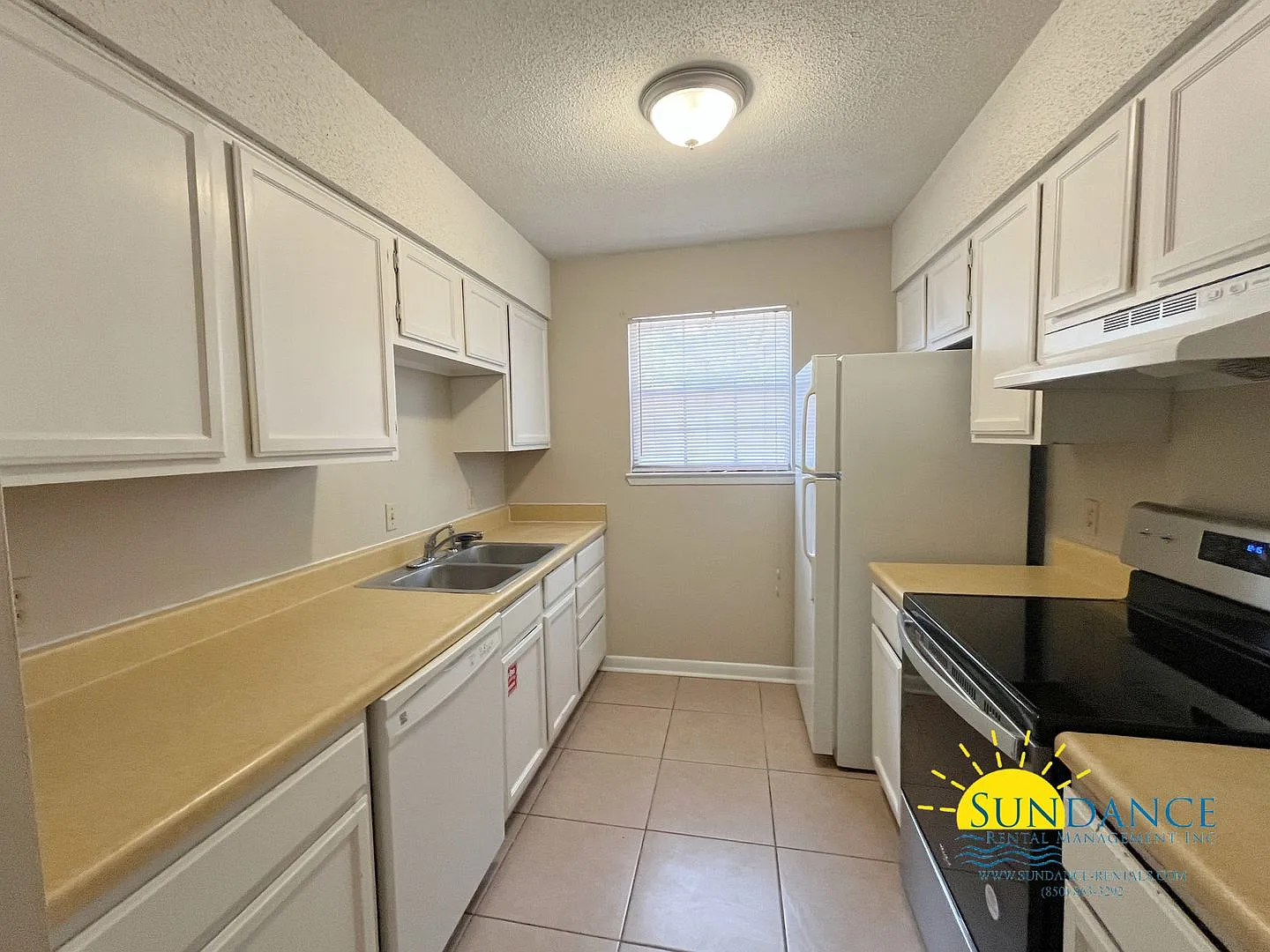 Charming 2 Bedroom Townhouse in Fort Walton Beach close to both bases! — Photo 3