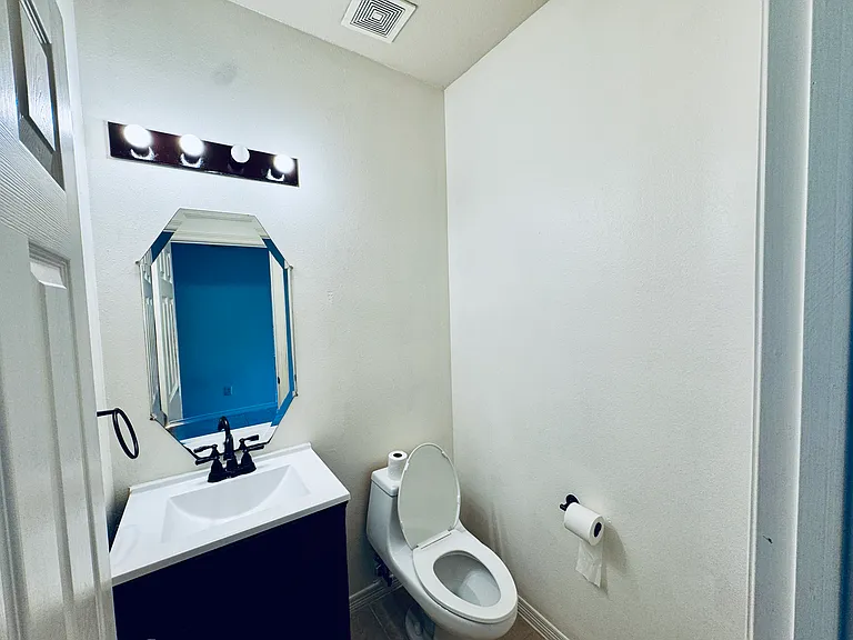 2762 Hillview Dr — Photo 9