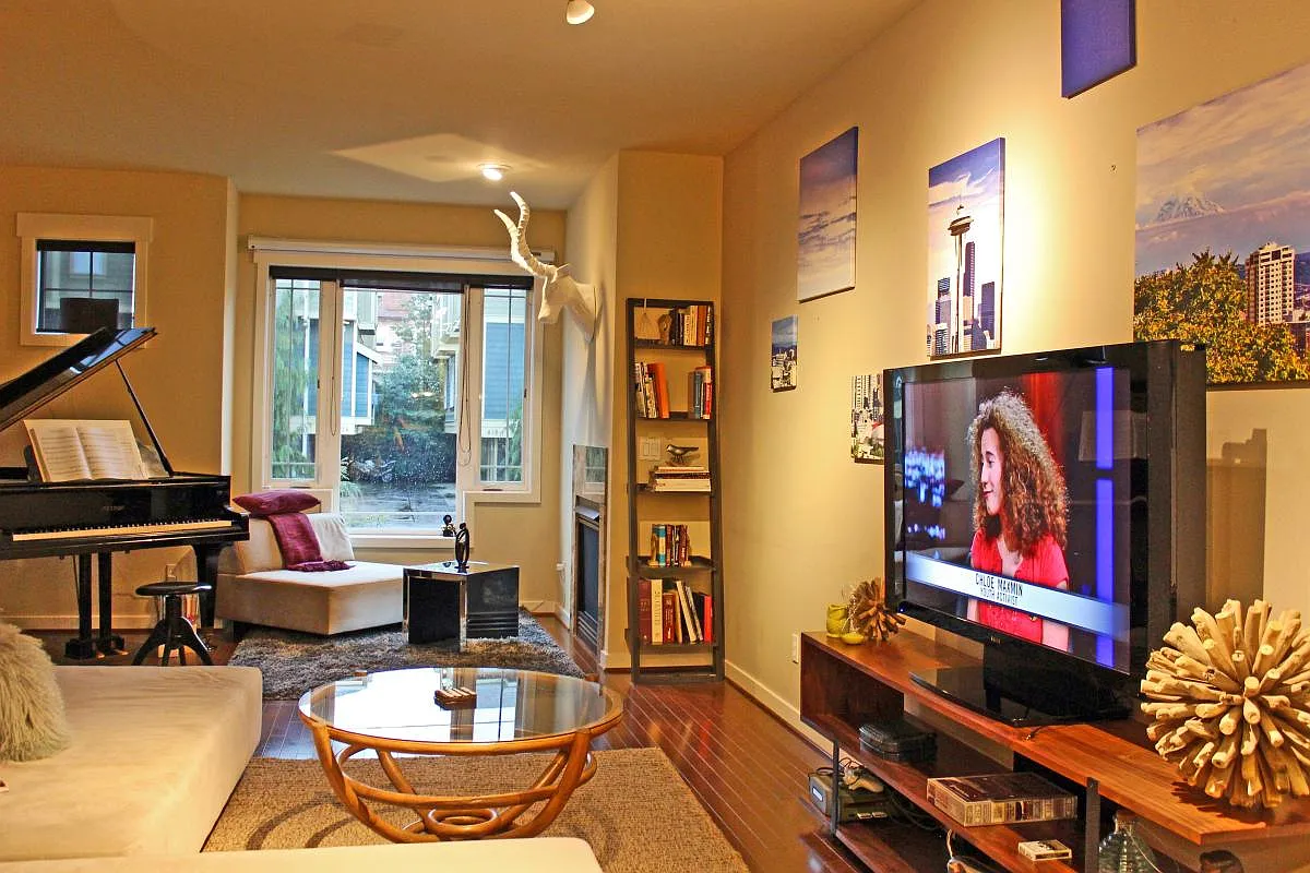 423 Federal Avenue E — Photo 1