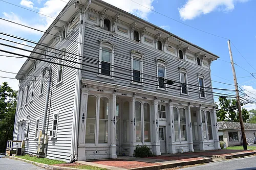 421 Canal St Photo 1