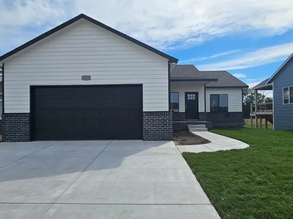 5828 N Newport Ct, Wichita, KS 67219