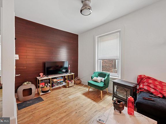 5th image of 222 Buckingham Pl