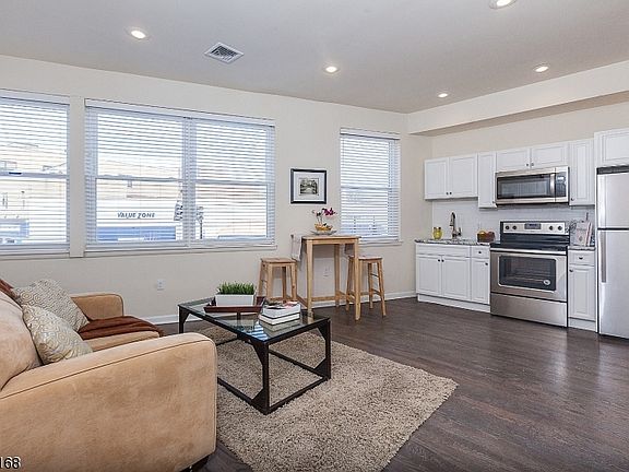 2nd image of 574 Bloomfield Ave #1