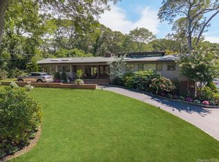 17 Treeview Dr, Melville, NY 11747