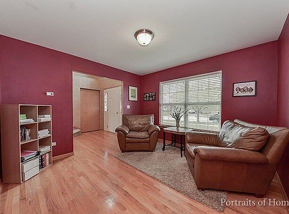 3rd image of 908 Butterfield Cir W