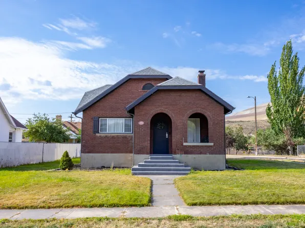 8899 W Cyprus St, Copperton, UT 84006